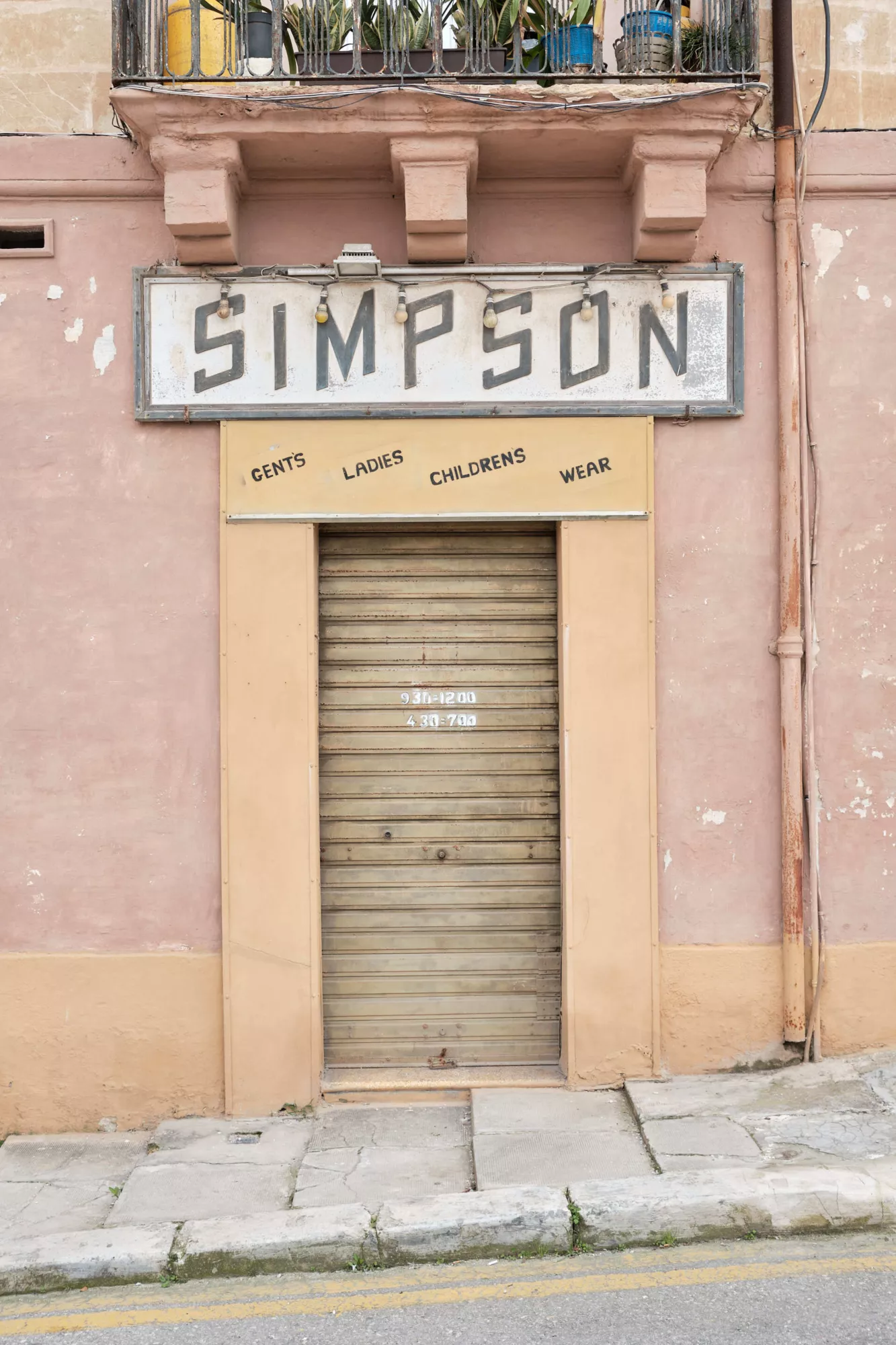 Typography malta shopfront 19
